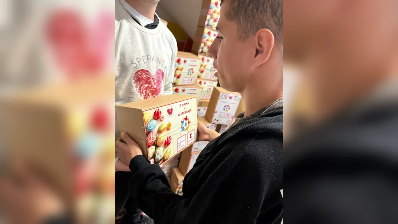 Cutii „O haină, o speranță” pregătite în Atelierul Speranța