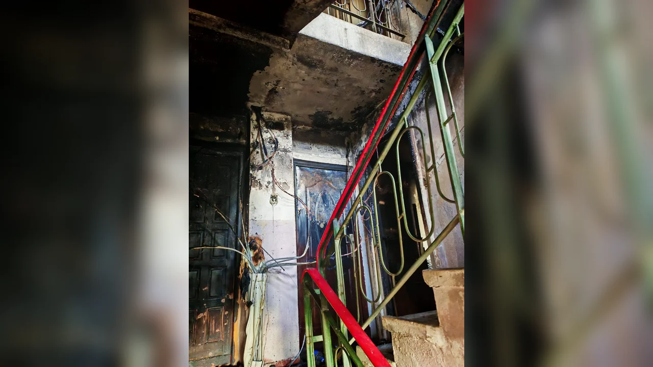 Incendiu pe strada Cerbului din Sfântu Gheorghe: 34 de persoane evacuate, doi la UPU